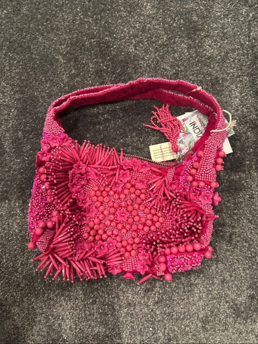 VIRAL HANDMADE FUCHSIA
BEADED BAG W/ FLOWER NWT PINK STAR BEADED HANDBAG